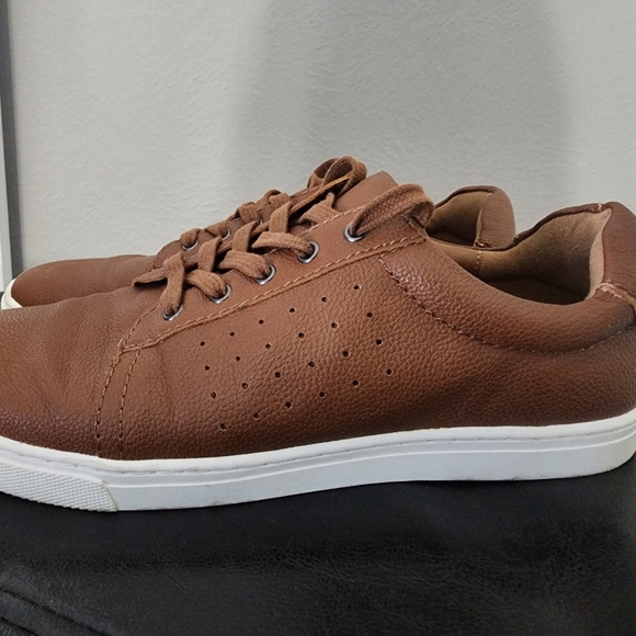 Vince Camuto Boy's Grafte Sneaker - Picture 5 of 11